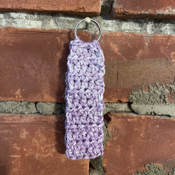 Crocheted wristlet keychain - Picture 2 of 2